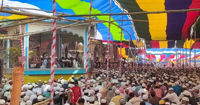 পাকশী ফুরফুরা শরীফের ইছালে ছাওয়াবে লাখো লাখো মুসল্লির অংশ গ্রহণ