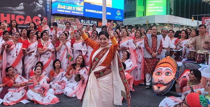 এনআরবি ওয়ার্ল্ড ওয়াইড’র আয়োজনে পহেলা বৈশাখ উদযাপন টাইমস স্কয়ারে পারফর্মাররাই দর্শক-শ্রোতা! ডাইভারসিটি প্লাজায় উপচে পড়া ভীড়