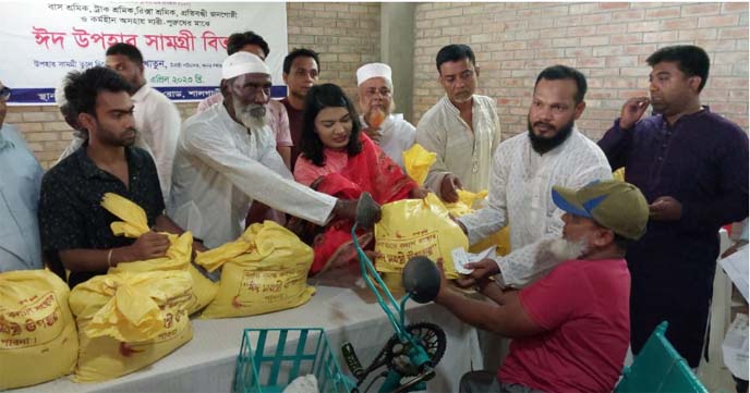 পাবনায় অনন্য’র দেড় হাজার পরিবারে ঈদ খাদ্য সামগ্রী বিতরণ