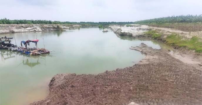 ঈশ্বরদীতে বজ্রপাতে ১৪ গরুসহ কৃষকের মৃত্যু