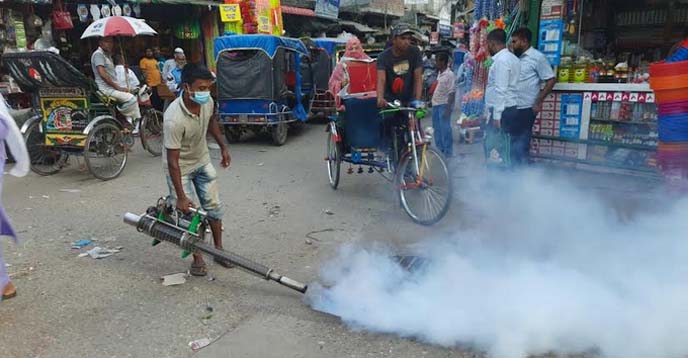 পাবনা পৌরসভার ডেঙ্গু প্রতিরোধে মশক নিধন